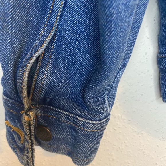 VINTAGE JEAN JACKET! - Picture 9 of 9